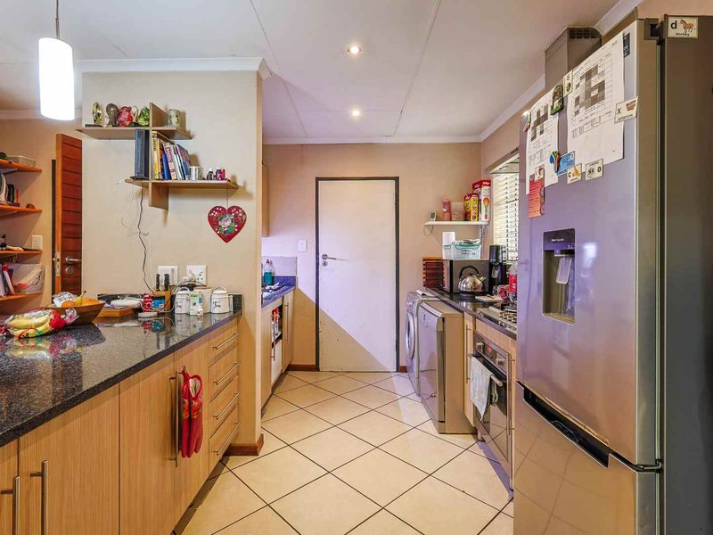 Spacious 3-bedroom townhouse available to rent. - Photo 9