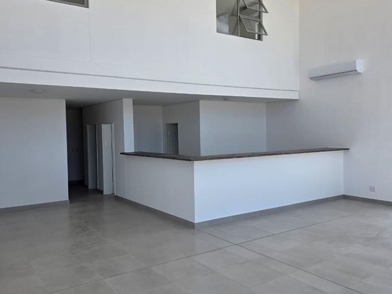 Prime Showroom/Warehouse Space Available Near the Airport - Photo 7