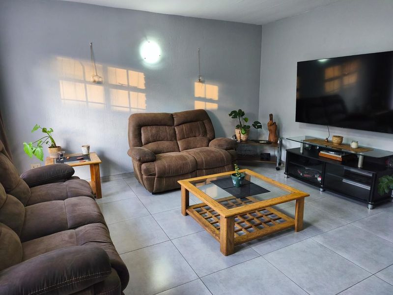 3 Bedroom Duplex Townhouse for Sale - Photo 6