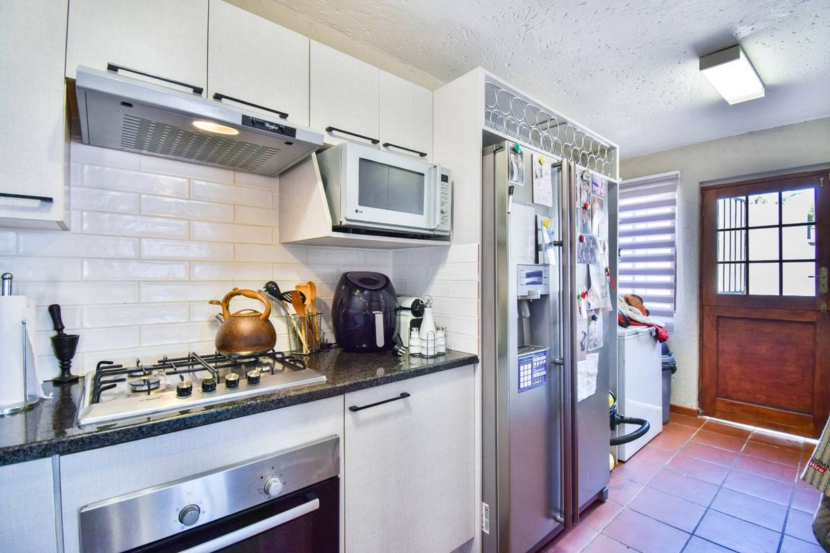 Spacious 3 bedroom property in a prime location - Faerie Glen - Photo 4
