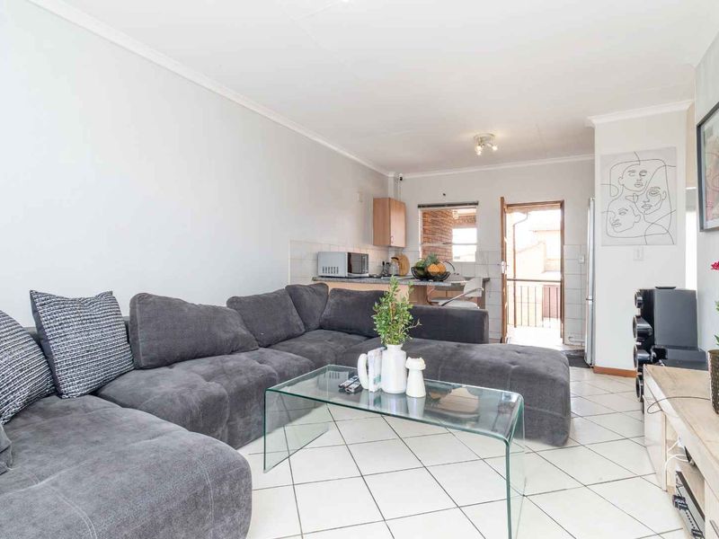 Unwind in Style: Modern 2 bedroom apartment. Mountain Views from Your Private Balcony - Photo 8