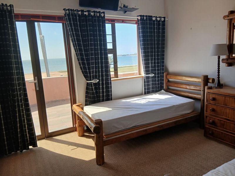 LUXURY DOUBLE STOREY HOUSE FOR SALE IN WALVISBAY LAGOON - Photo 8