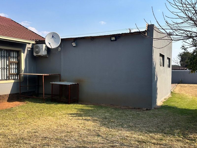 The Ideal Family Home with Endless Outdoor Space - Photo 5