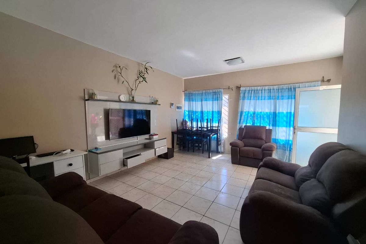 This is spacious 3-bedroom double-storey /duplex🔥 - Photo 2