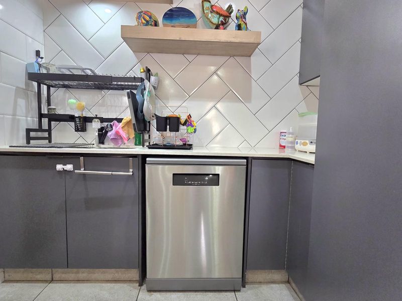 4 Bedroom House for Sale in Verwoerdpark - Photo 10