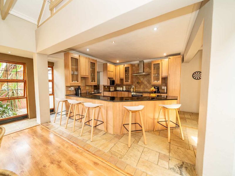 Architecturally Designed Indoor-Outdoor Family Home in Glen Marais - Photo 8