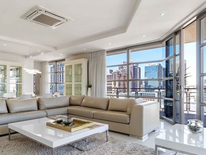 Top Floor Apartment with Mountain Views - Photo 6