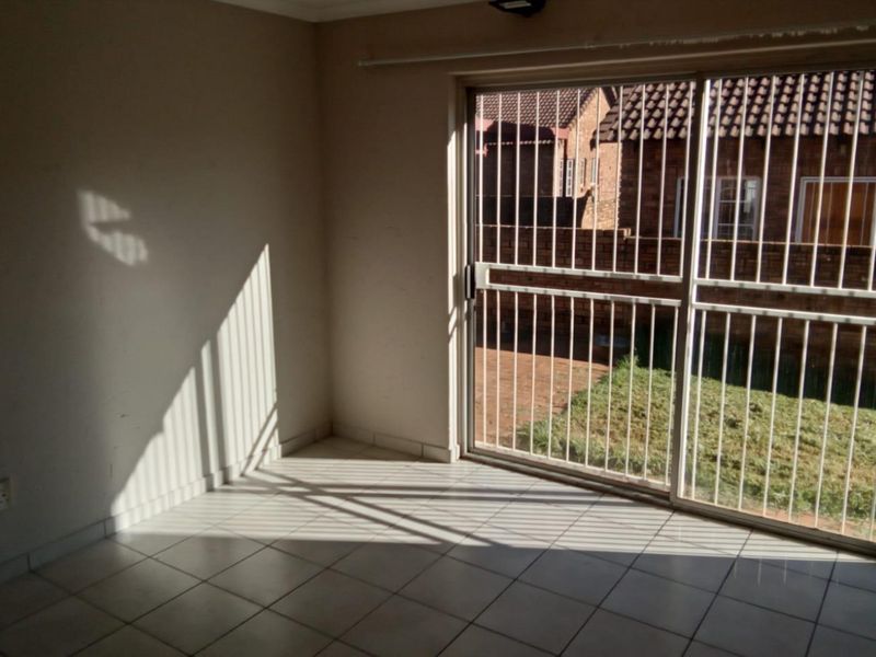 Your Secure Family Home in Wilgeheuwel R750 000 Negotiable - Photo 8