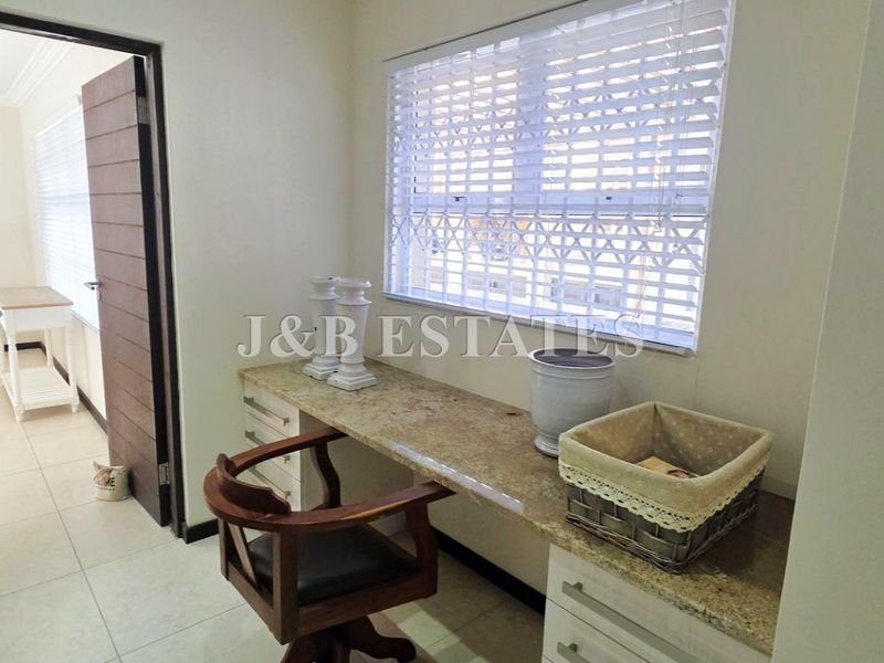 Upmarket 3-Bedroom House In Prime Area - Photo 8