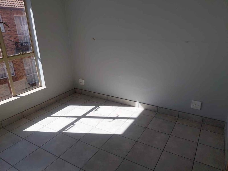 SOUGHT AFTER AND SECURE! - Photo 3