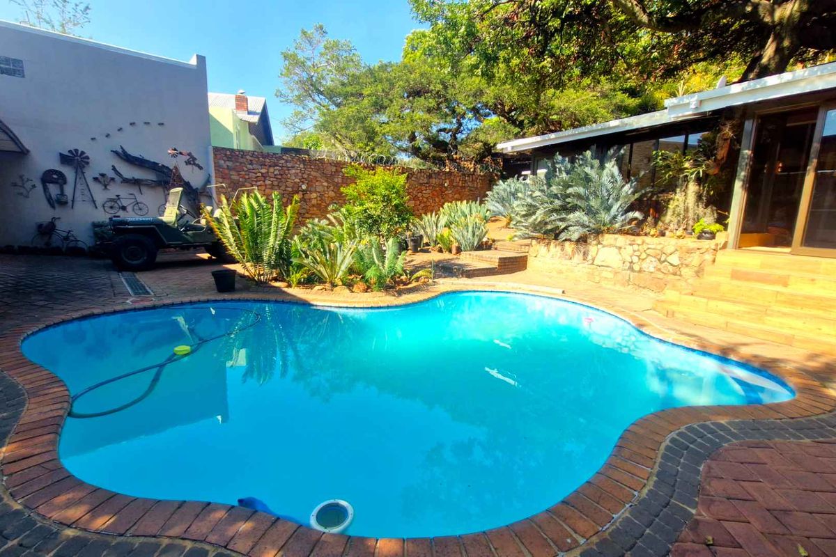 AN EXCEPTIONAL FAMILY RESIDENCE IN A QUIET CUL DE SAC - Photo 2