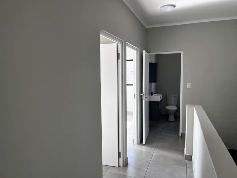 3 Bedroom Townhouse FOR SALE in Kleine Kuppe - Photo 9