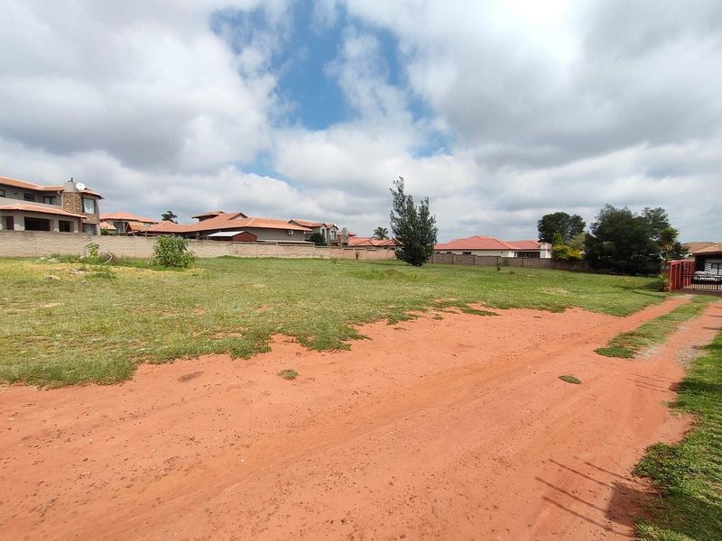 Beautiful Stand Situated Within Well Managed Estate - Photo 4