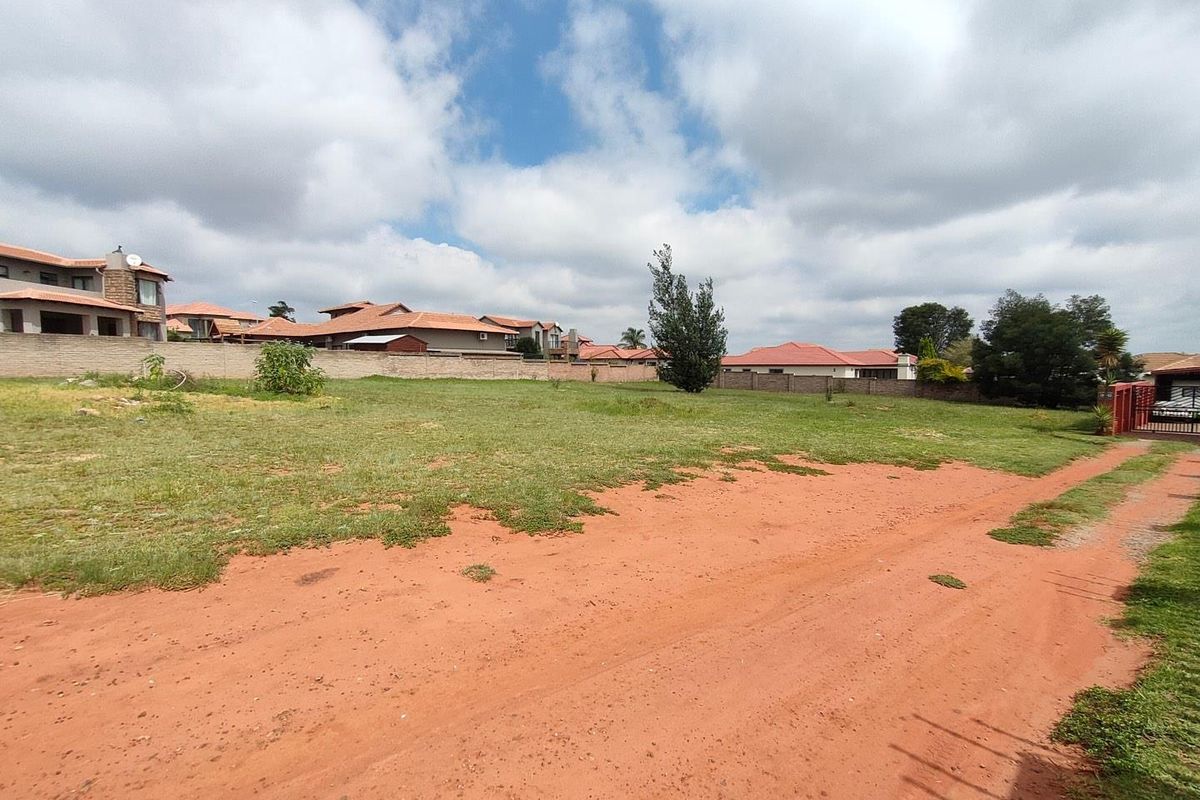 Beautiful Stand Situated Within Well Managed Estate - Photo 4