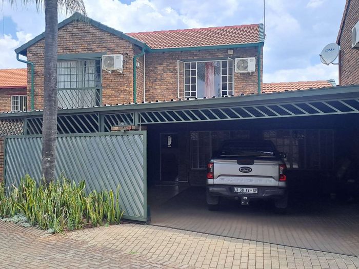 Property #2463976, House Pending Sale in Die Hoewes