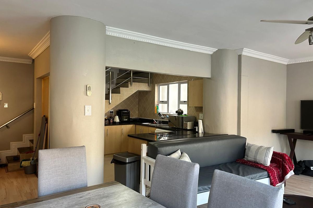 SPACIOUS DUPLEX  Available immediately - Unfurnished - Photo 3