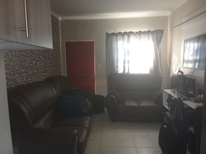 2 Bedroom House For Sale In Dhlamini - Photo 4