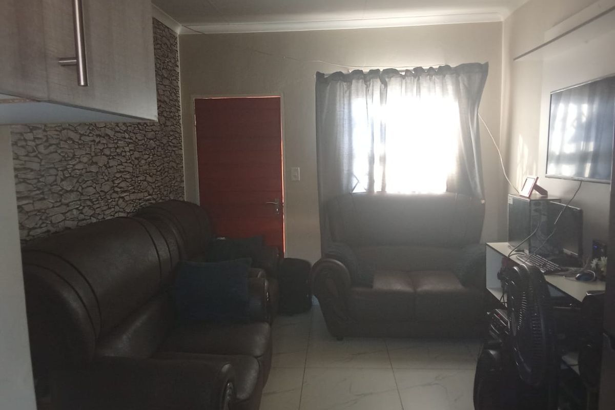 2 Bedroom House For Sale In Dhlamini - Photo 4