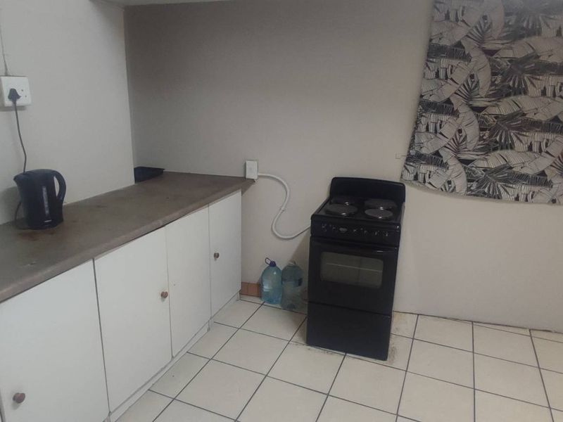 **Spacious Bedroom Available in Shared Apartment – Ideal for a Lady** - Photo 7