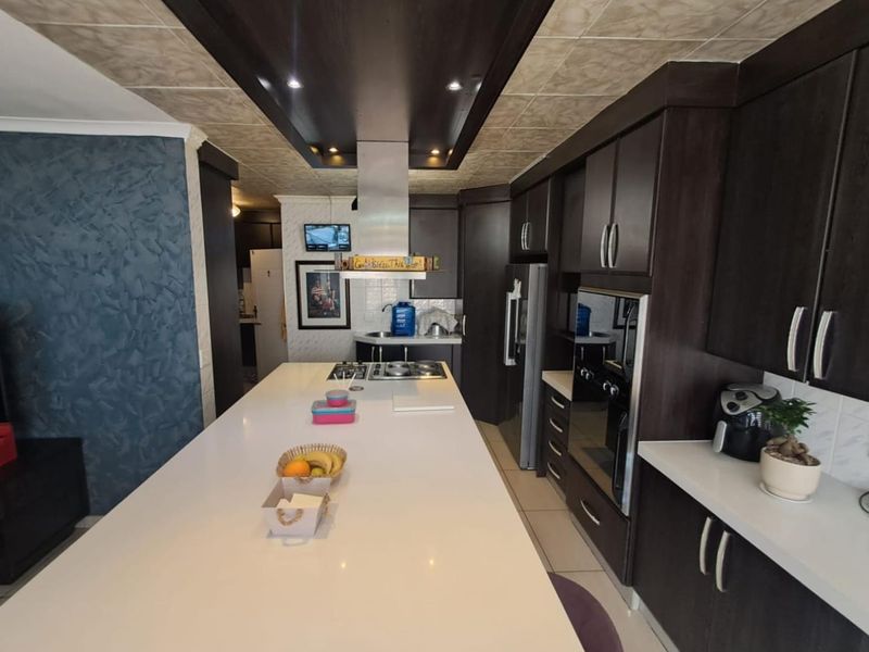 4 Bedroom House for sale in Albemarle - Photo 8