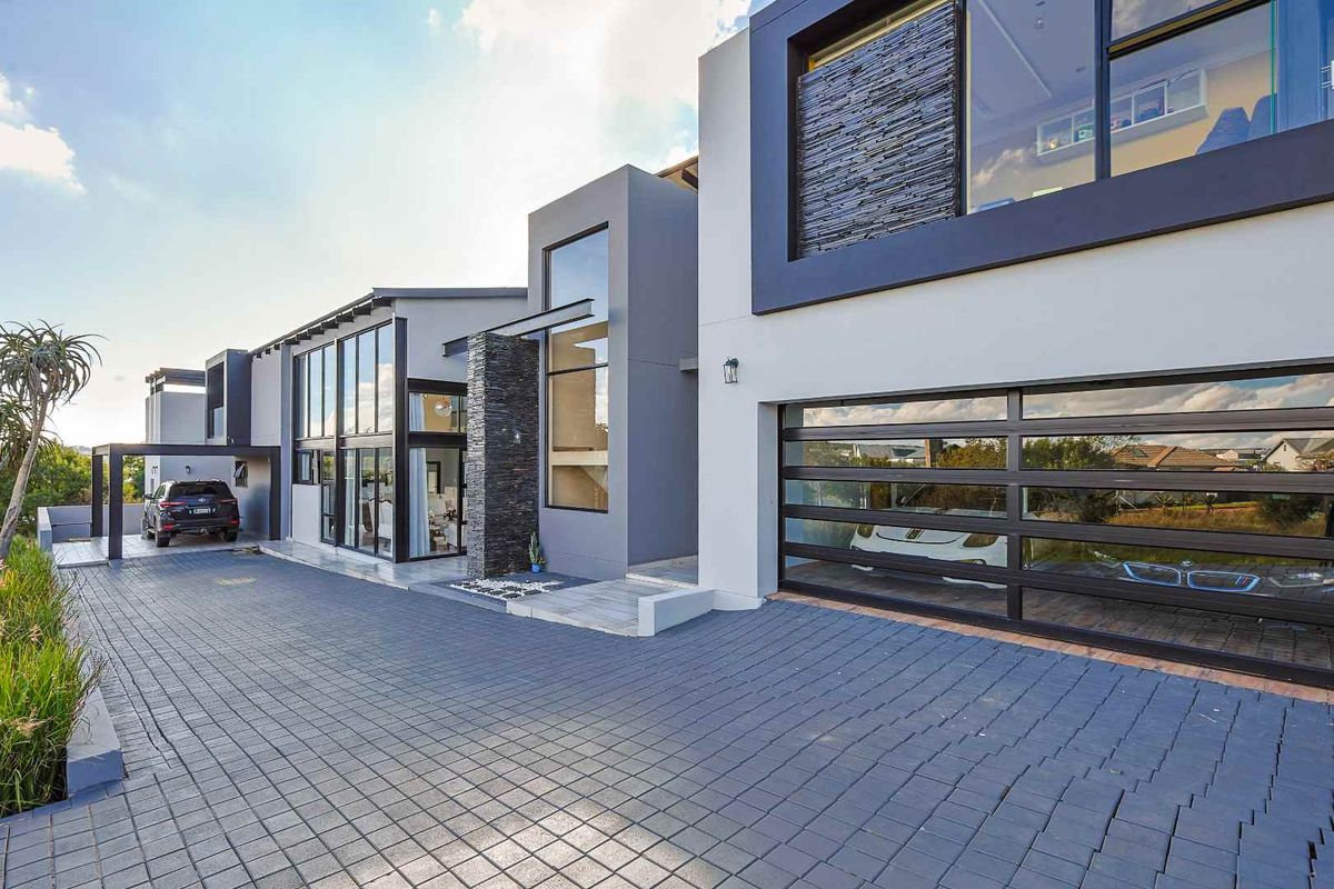 EXCLUSIVE 8 BEDROOM LUXURY HOME IN THE HILLS GAME RESERVE – WHERE ELEGANCE MEETS NATURE - Photo 3