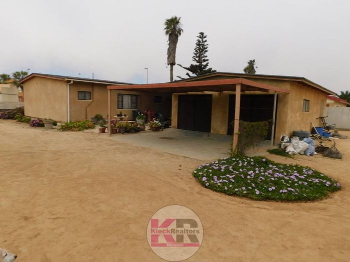 Property #2566262, House For Sale in Henties Bay Central