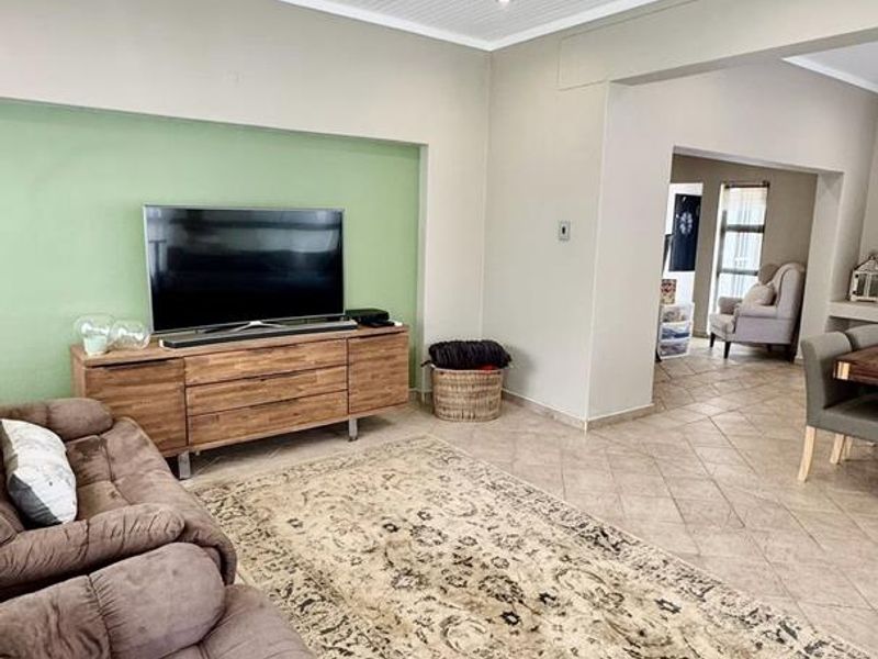 4 Bedroom House For Sale in Windhoek Country Club Estate - Photo 10