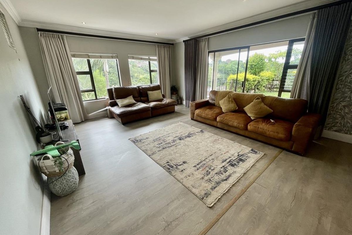 Hendra - Elevated 3 Bedroom Home in Sought-After Gated Estate – La Lucia - Photo 2