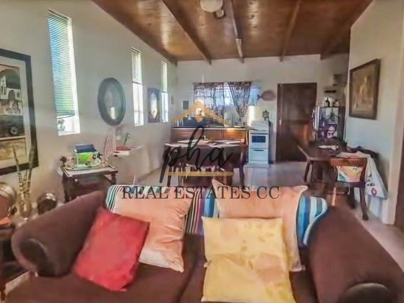 Coastal Home - Photo 4