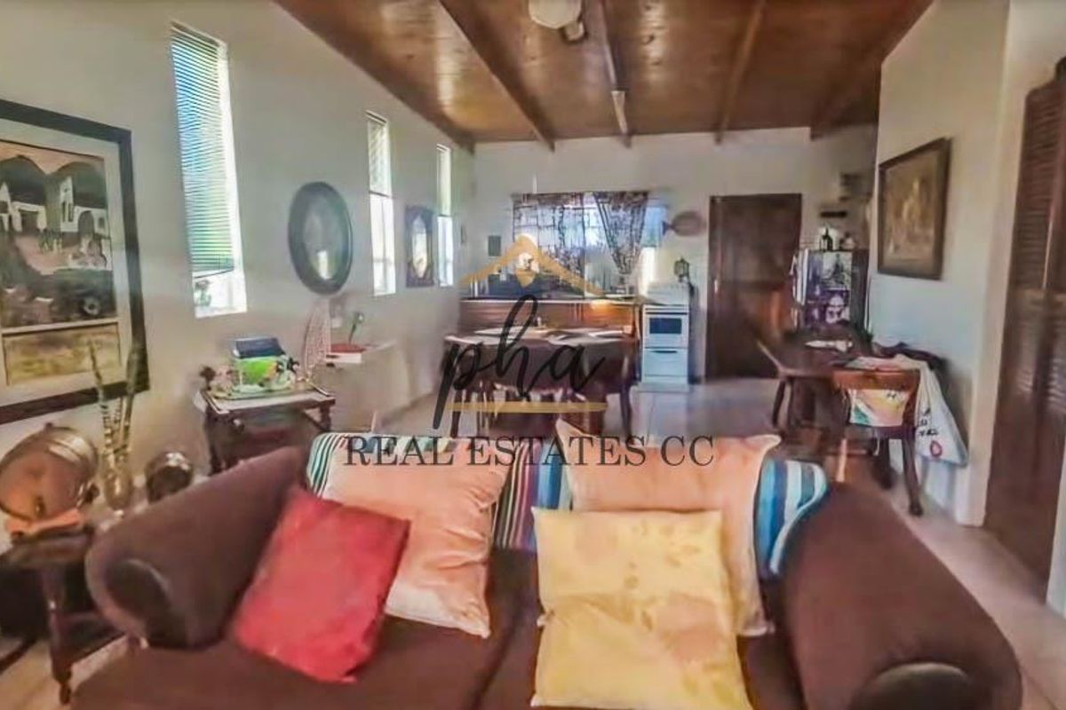 Coastal Home - Photo 4
