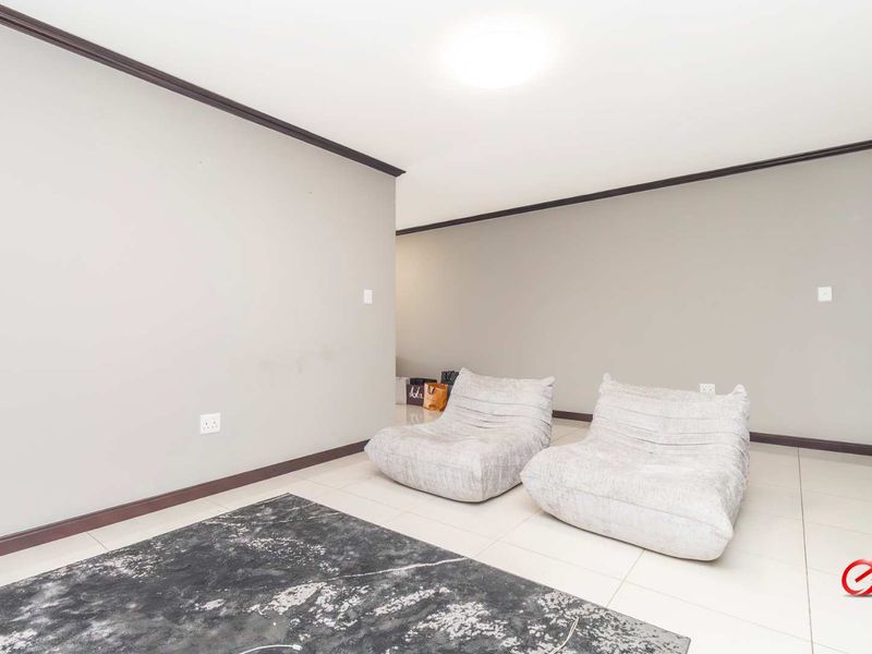 Luxury Apartment with Tenant in Prime Location - Photo 6