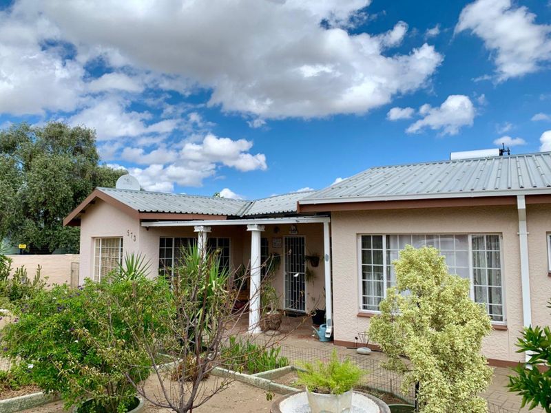 For Sale: Spacious Family Home in Okahandja – Prime Location! - Photo 3