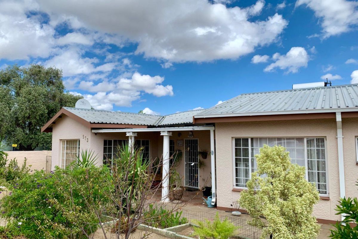 For Sale: Spacious Family Home in Okahandja – Prime Location! - Photo 3