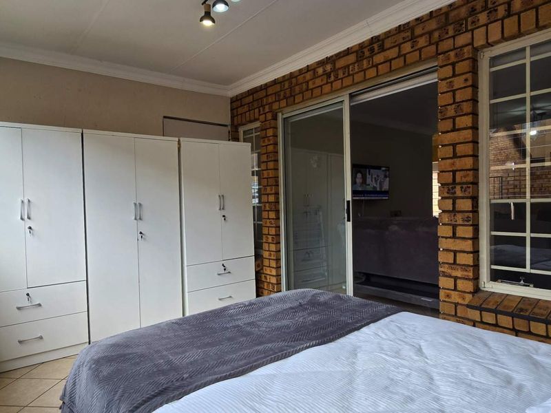 Modern 3 Bedroom First-Floor Lock-Up-and-Go in The Wilds Estate - Photo 10