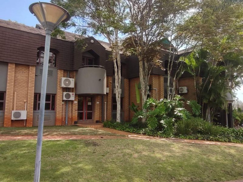 806 Sqm Office space in a tranquil environment! - Photo 2