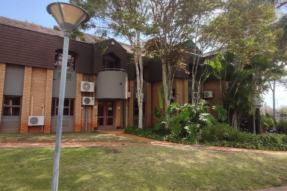 806 Sqm Office space in a tranquil environment! - Photo 2