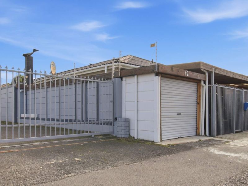 INVESTMENT BUYERS ONLY – URGENT SALE - Photo 2