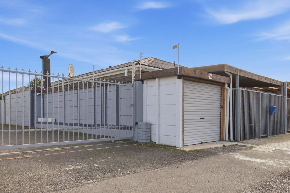 INVESTMENT BUYERS ONLY – URGENT SALE - Photo 2