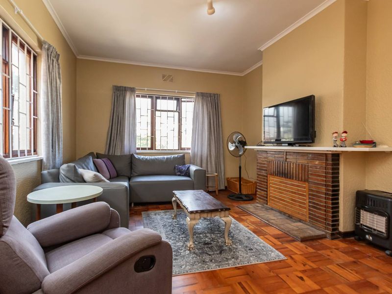 In the heart of Fish Hoek, we find a charming character-filled home - Photo 7