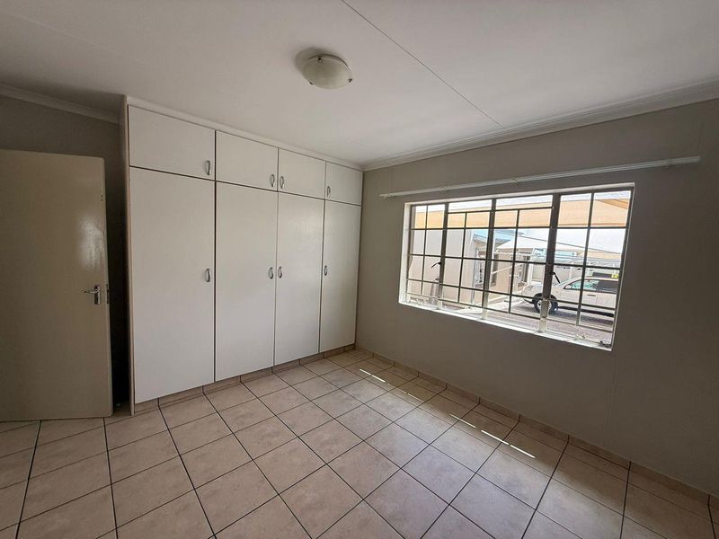 2 Bedroom Townhouse For Sale in Pionierspark Ext 1 - Photo 5