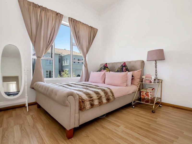 TOP FLOOR 2 BEDROOM APARTMENT FOR SALE IN BRYANSTON - Photo 4