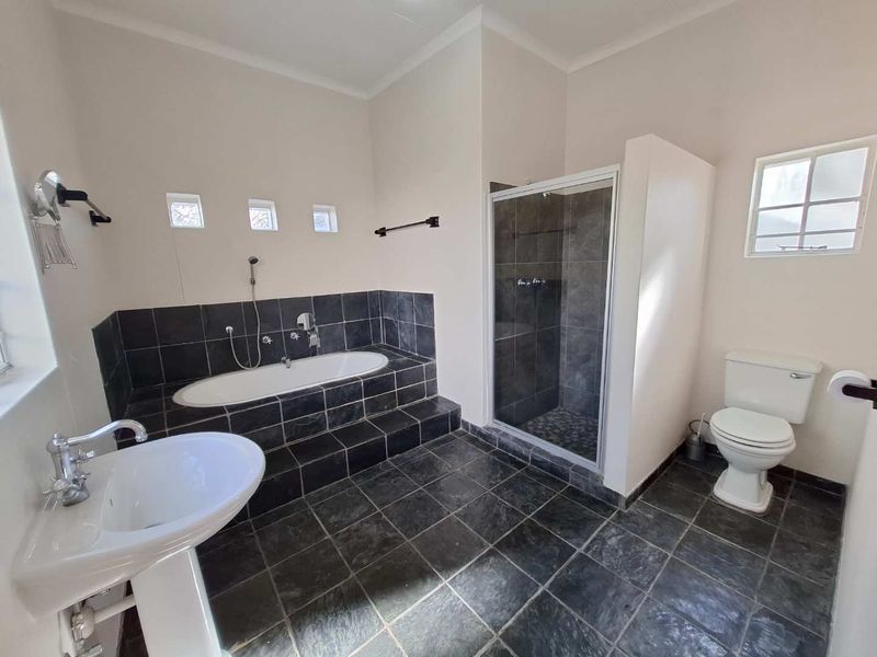 Price Drop & Sole Mandate – An Unmissable Opportunity! - Photo 4