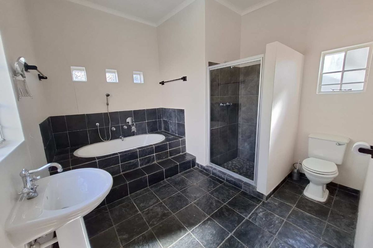 Price Drop & Sole Mandate – An Unmissable Opportunity! - Photo 4