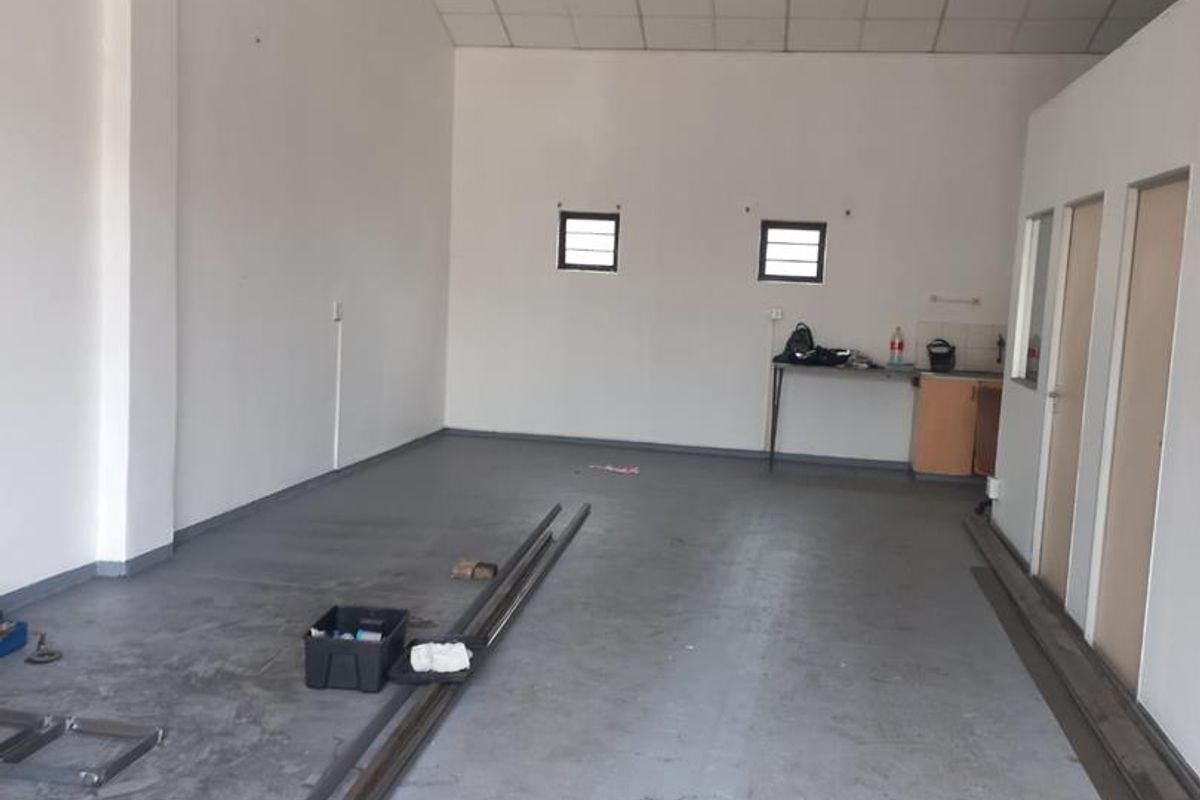 Position your business for success in this well-equipped industrial complex, designed to meet the demands of modern operations. - Photo 5