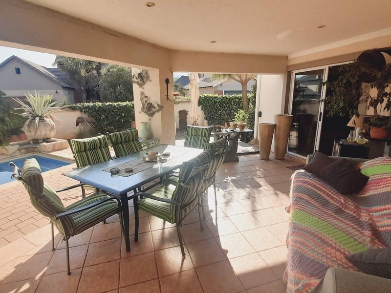 . "Your Dream Home: Balcony, Pool, Garden & Spacious Interiors" - Photo 2