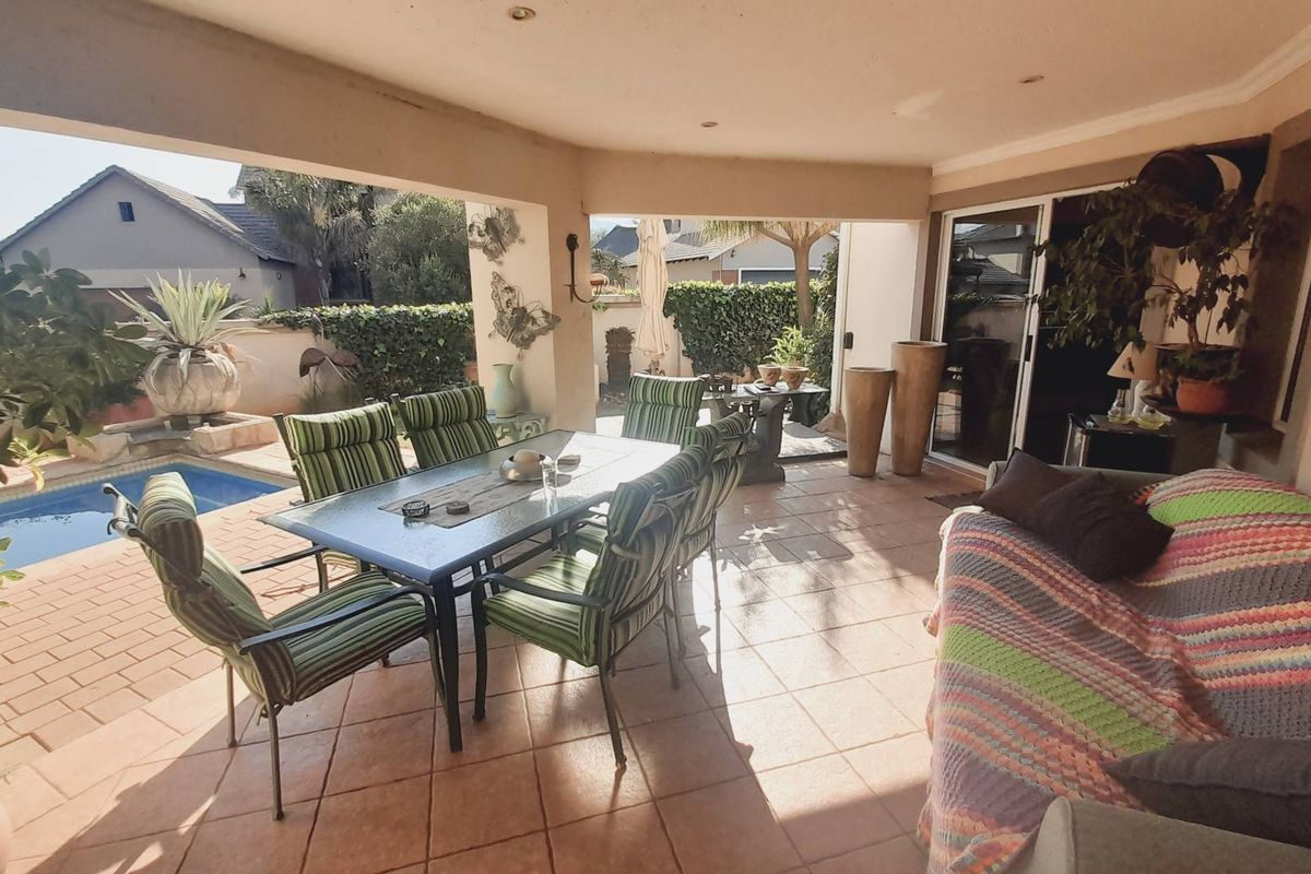 . "Your Dream Home: Balcony, Pool, Garden & Spacious Interiors" - Photo 2