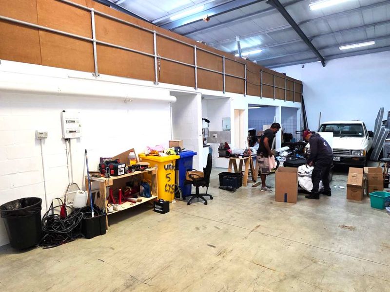 Food Grade Warehouse in Secure Business Park - Photo 2