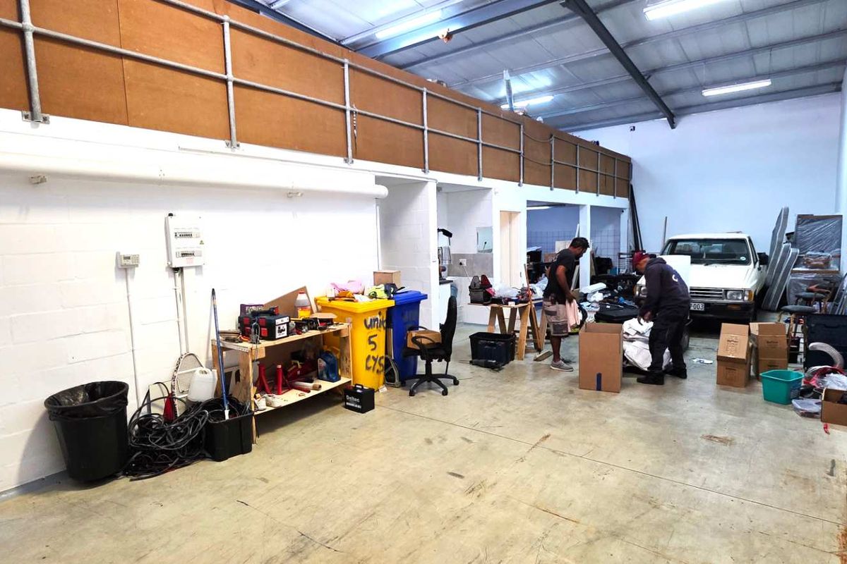 Food Grade Warehouse in Secure Business Park - Photo 2