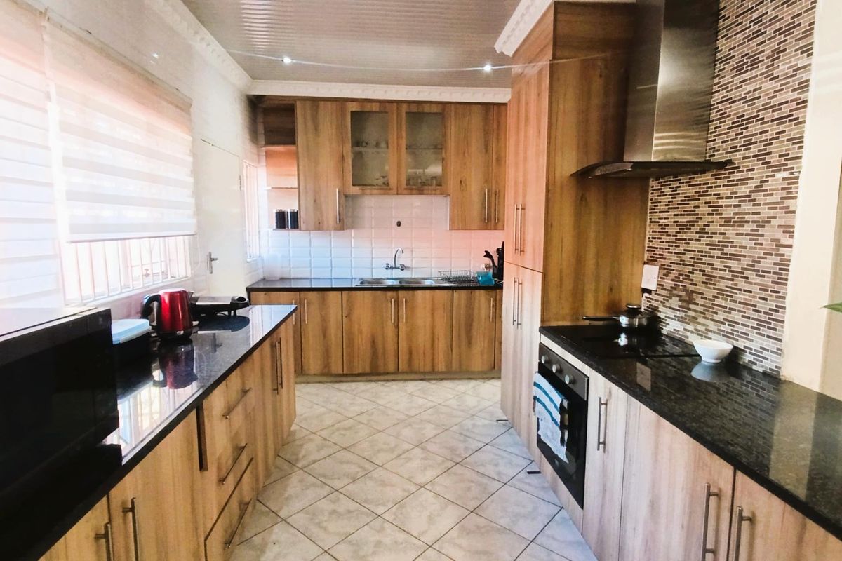 Spacious Suburban Gem:3-Bedroom Retreat with Pool and 3 Living Areas - Photo 2