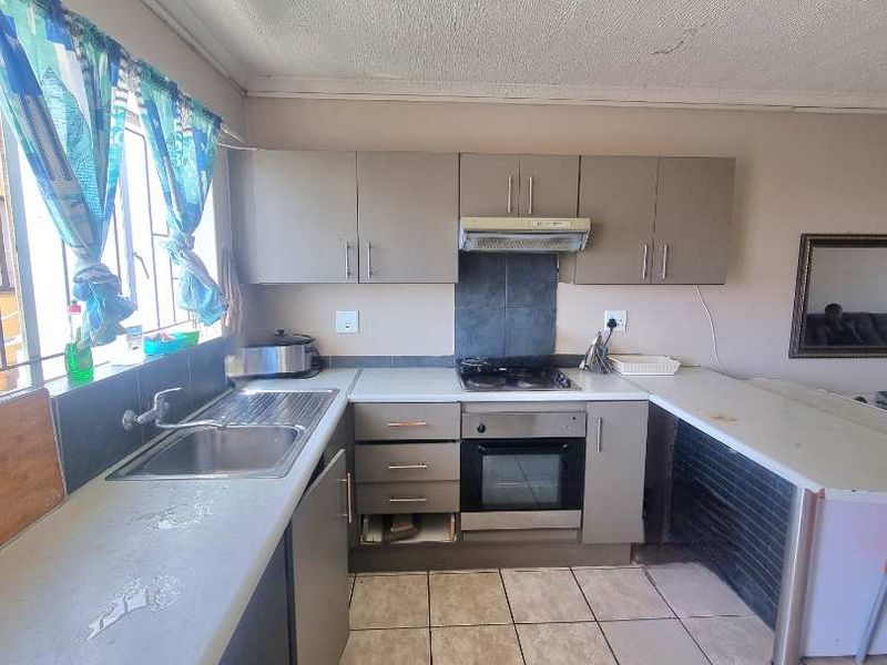 FLAT FOR SALE - Photo 5